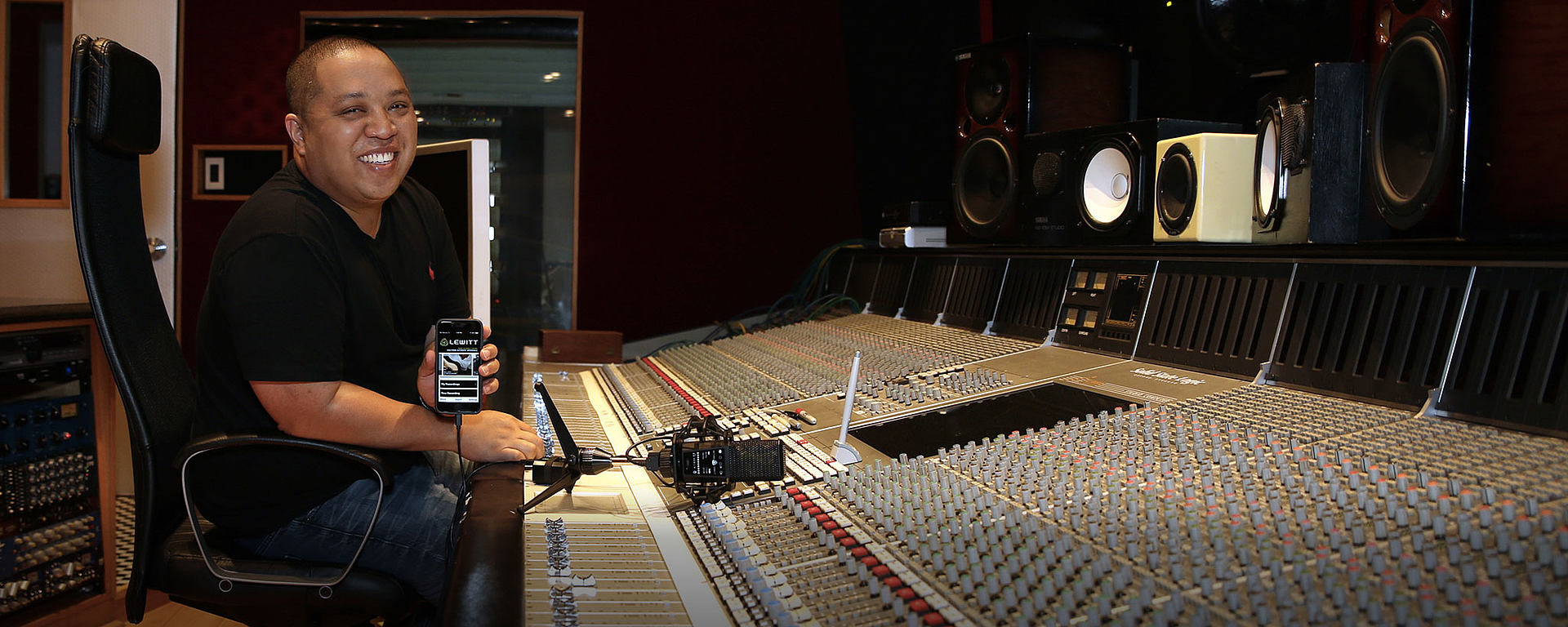 Supa Dups uses in studio the quitest microphone in the world LCT 550 large-diaphragm microphone