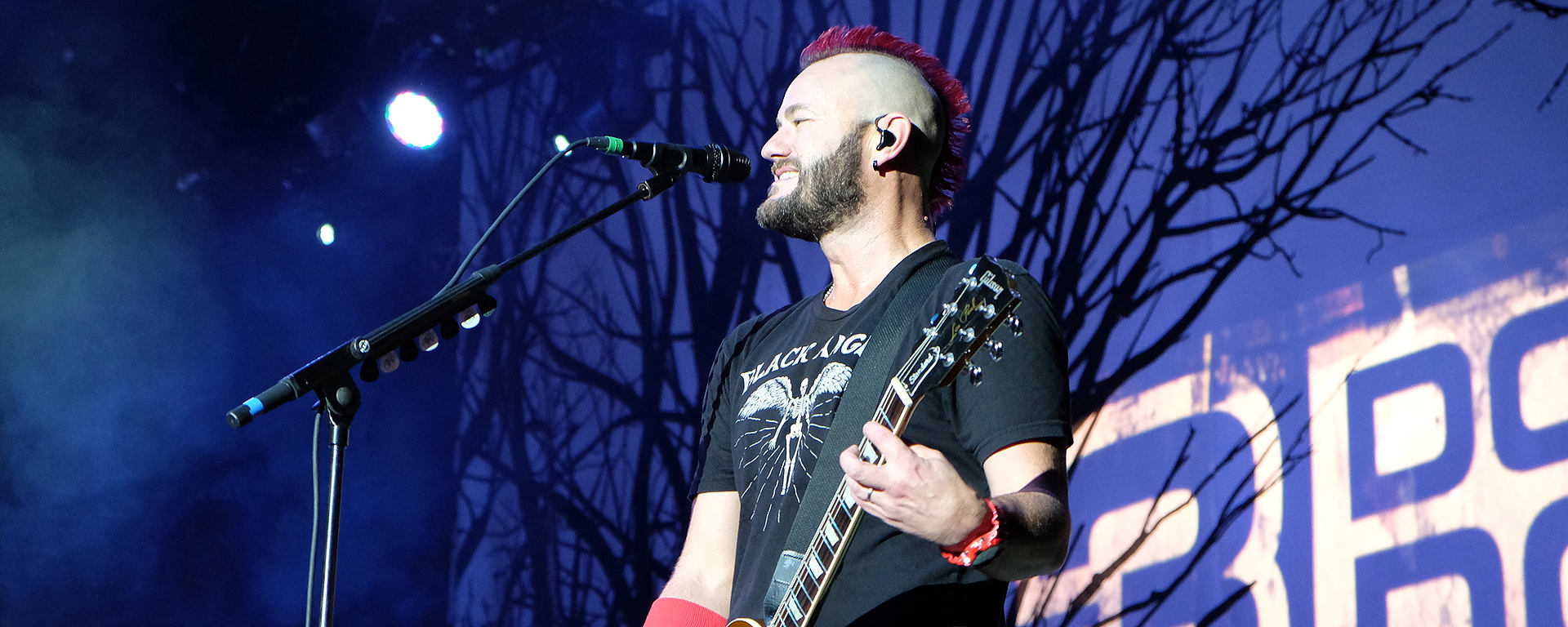 Chet Roberts on stage with the MTP 550 DM
