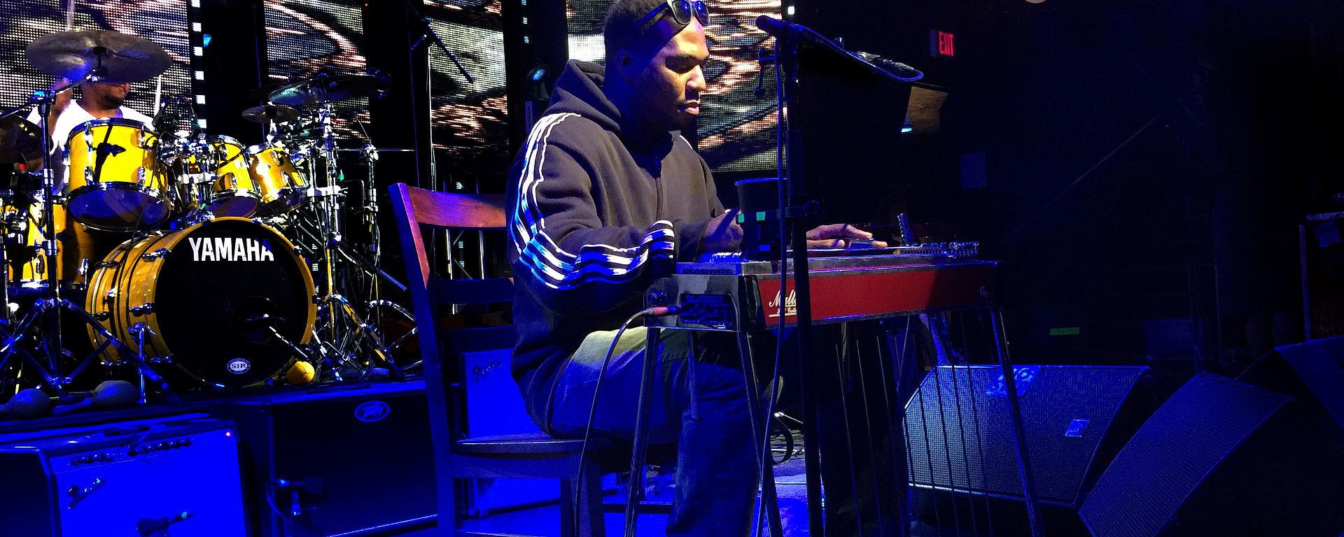 Robert Randolph uses the LEWITT MTP 550 DM reference live performance vocal microphone